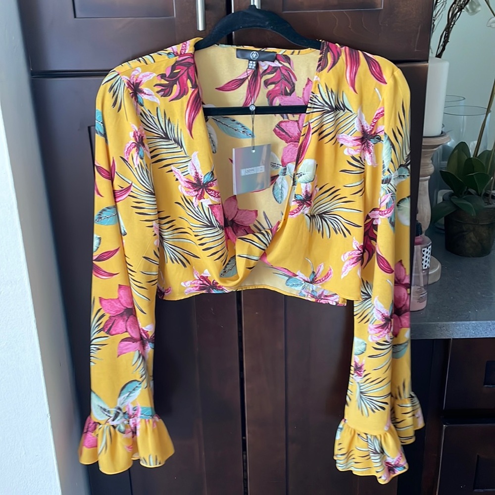 NWT Missguided Floral Crop top